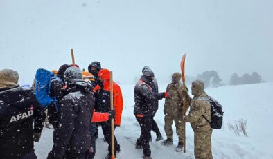 Artvin’de çığ tehlikesi: Arama çalışmaları geçici olarak durduruldu