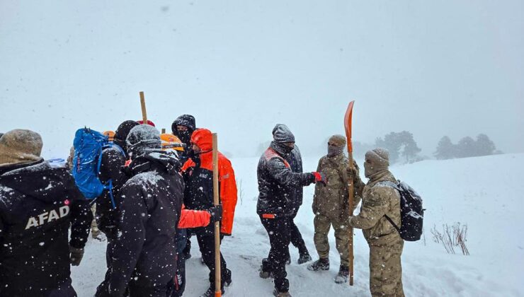 Artvin’de çığ tehlikesi: Arama çalışmaları geçici olarak durduruldu