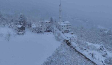Atakum’da yoğun kar mesaisi: Yollar açıldı, soğukta kalanlara sıcak çorba ikramı