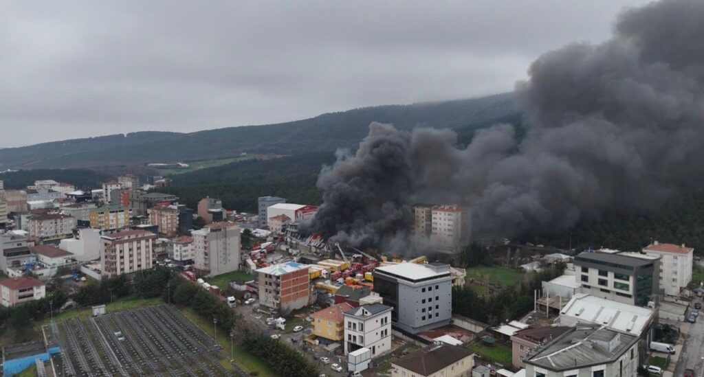 Ataşehir fabrika yangını