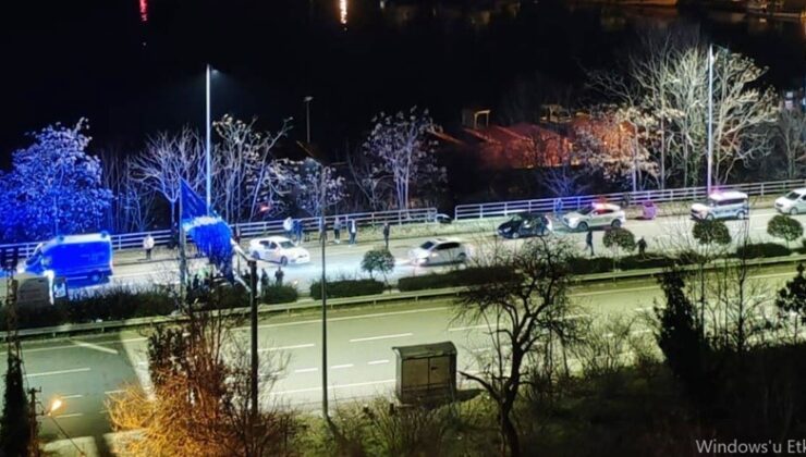 Beşikdüzü’nde Trafik Kazası Sonrası Kavga Yolu Kapattı