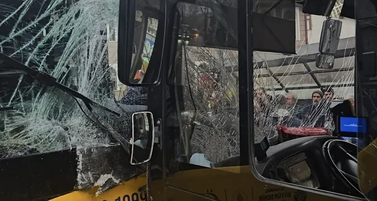 SON DAKİKA | İstanbul Beykoz’da İETT Otobüsleri Çarpıştı: 7 Kişi Yaralandı