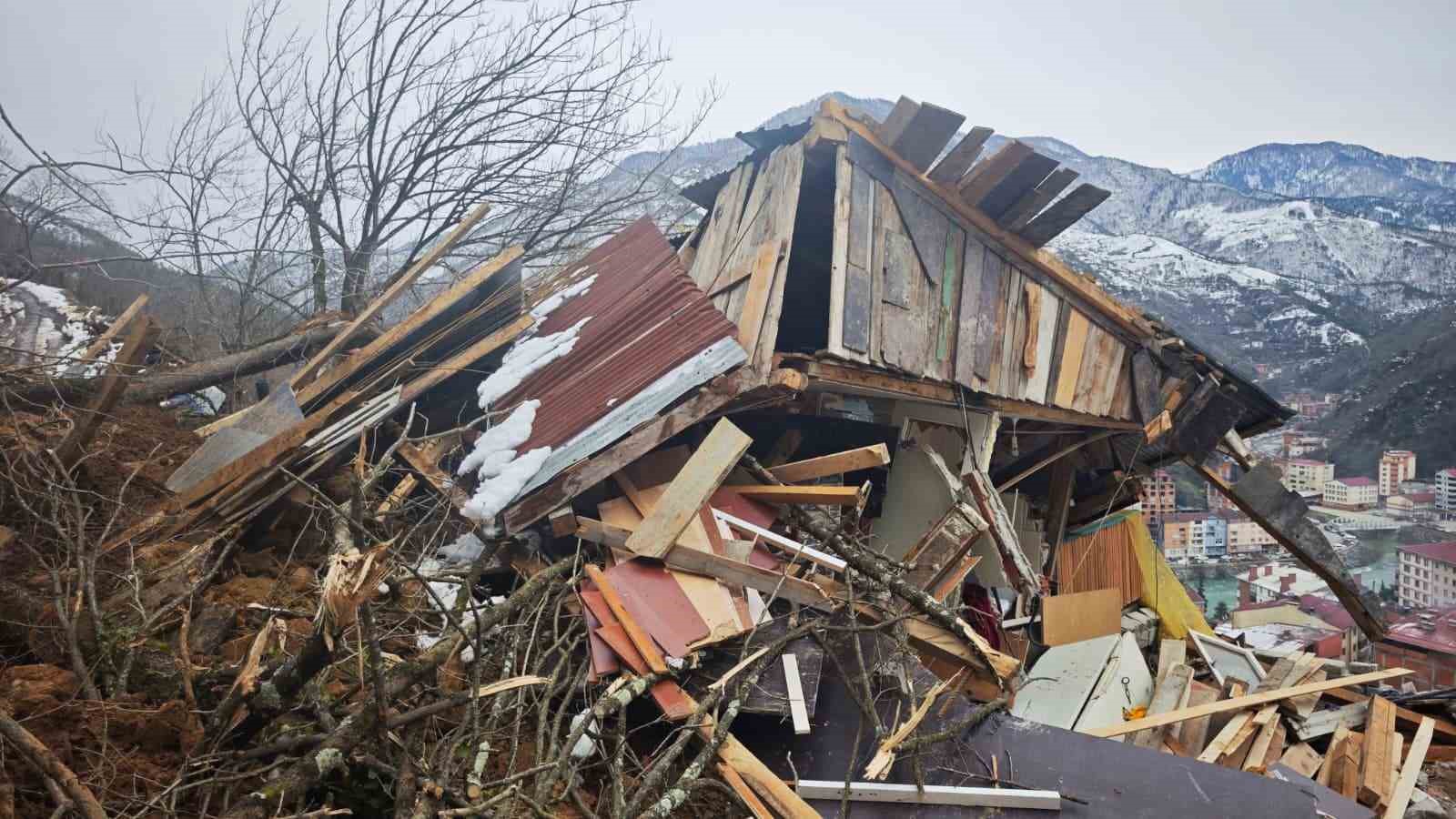 Borçka’da Kar Sonrası Heyelan