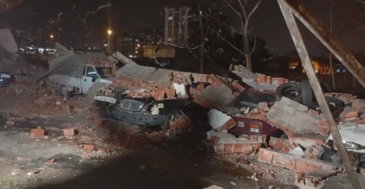 Bursa’da Şiddetli Lodos Duvar Çökmesine Neden Oldu