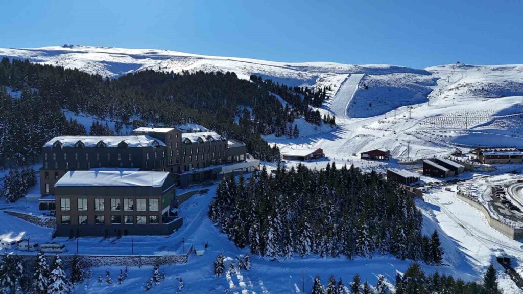 Çambaşı Kayak Merkezi’nde yapay karlama sistemi ile sezon uzuyor