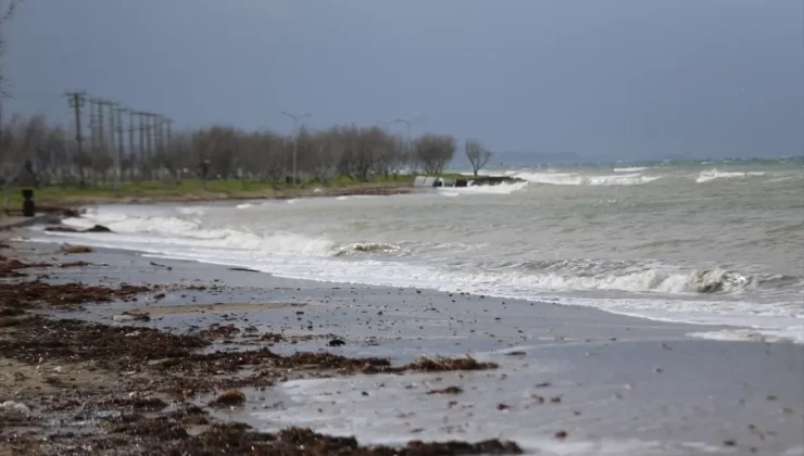 Çanakkale Boğazı’nda fırtına sonrası geçişler yeniden başladı
