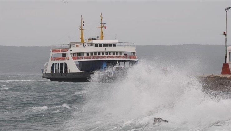 Çanakkale’de Fırtına Ulaşımı Vurdu: Feribot Seferleri İptal Edildi