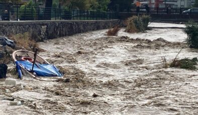 Çanakkale’de Kuvvetli Sağanak Hayatı Olumsuz Etkiledi