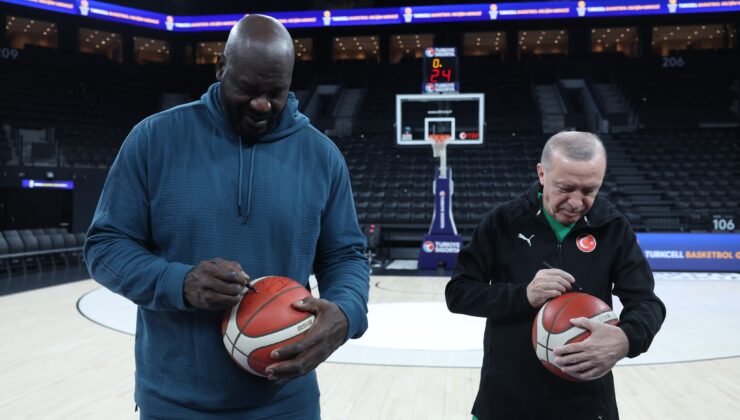 Cumhurbaşkanı Erdoğan, NBA efsanesi Shaquille O’Neal ile sahaya çıktı