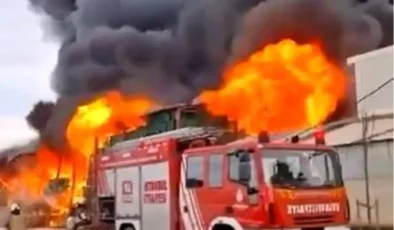 Esenyurt’ta Zincir Market Deposunda Yangın! Yoğun Duman Kenti Sardı
