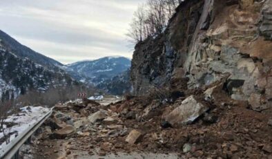 Giresun-Sivas Kara Yolunda Heyelan Sonrası Ulaşım Kontrollü Sağlanıyor