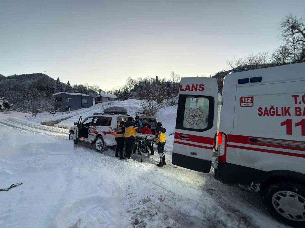 Giresun UMKE kar nedeniyle ulaşılamayan köy