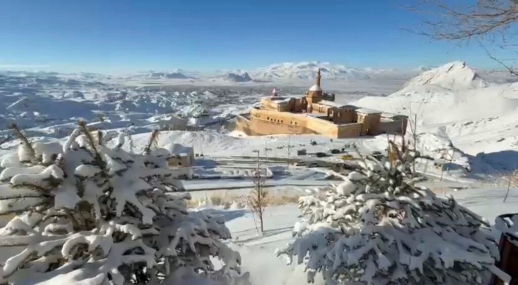 İshak Paşa Sarayı kış