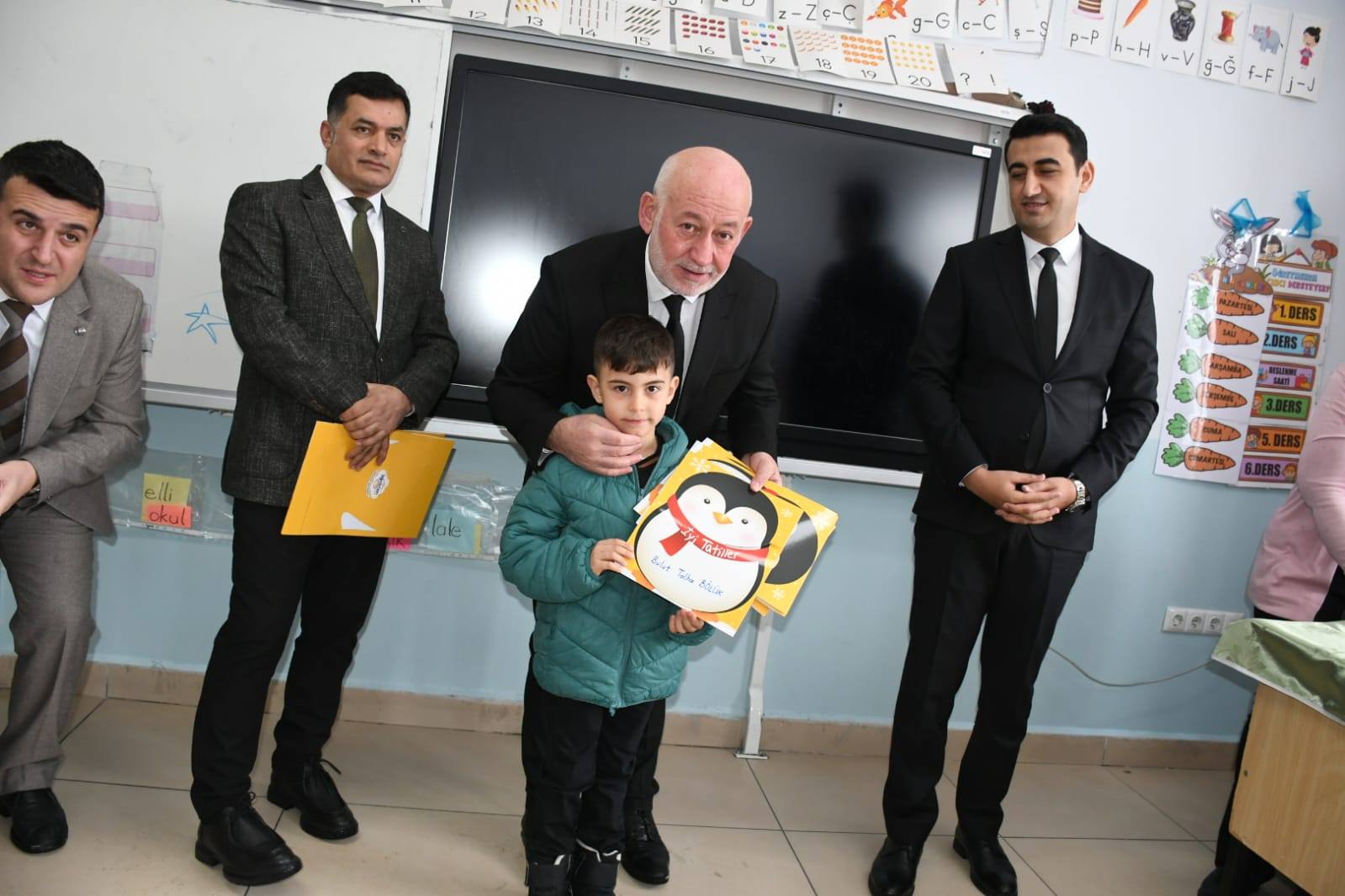 İstiklal İlkokulu karne töreni