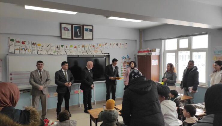 İstiklal İlkokulu’nda karne sevinci: Protokol öğrencilerin heyecanına ortak oldu