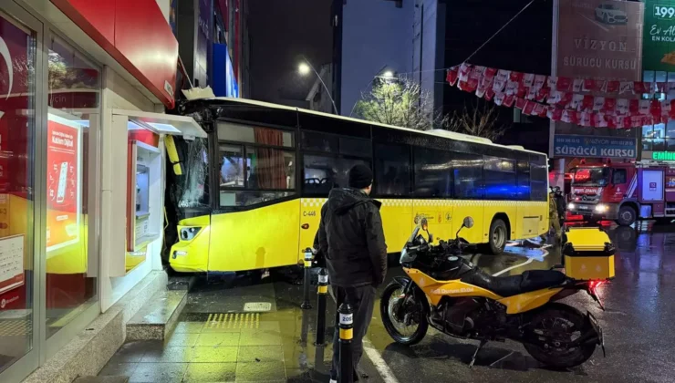 Kartal’da trafik kazası: İETT otobüsü binaya çarptı