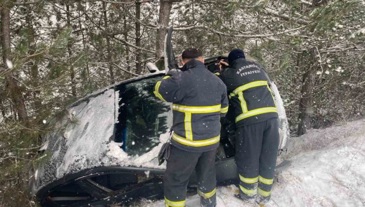 Kastamonu-Tosya yolunda kaza: Otomobil şarampole yuvarlandı, 2 kişi yaralandı