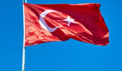 Kocaeli’de Türk Bayrağı Kanunu’na Aykırı Uygulama