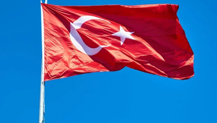 Kocaeli’de Türk Bayrağı Kanunu’na Aykırı Uygulama