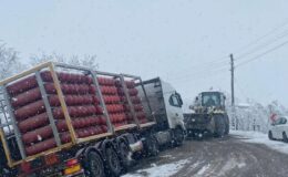 Korgan’a doğalgaz taşıyan TIR yolda mahsur kaldı