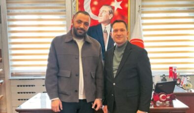 Koyulhisar Belediyesi’nde Önemli Ziyaret: Başkan Karakullukcu Konuğunu Ağırladı