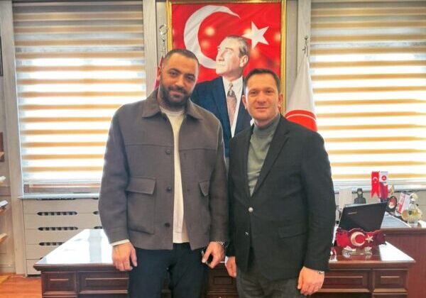 Koyulhisar Belediyesi’nde Önemli Ziyaret: Başkan Karakullukcu Konuğunu Ağırladı