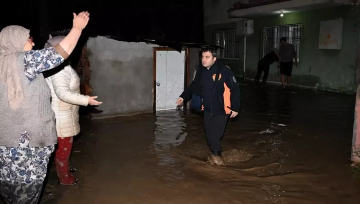 Manisa’da sağanak sonrası taşkınlar hayatı durdurdu