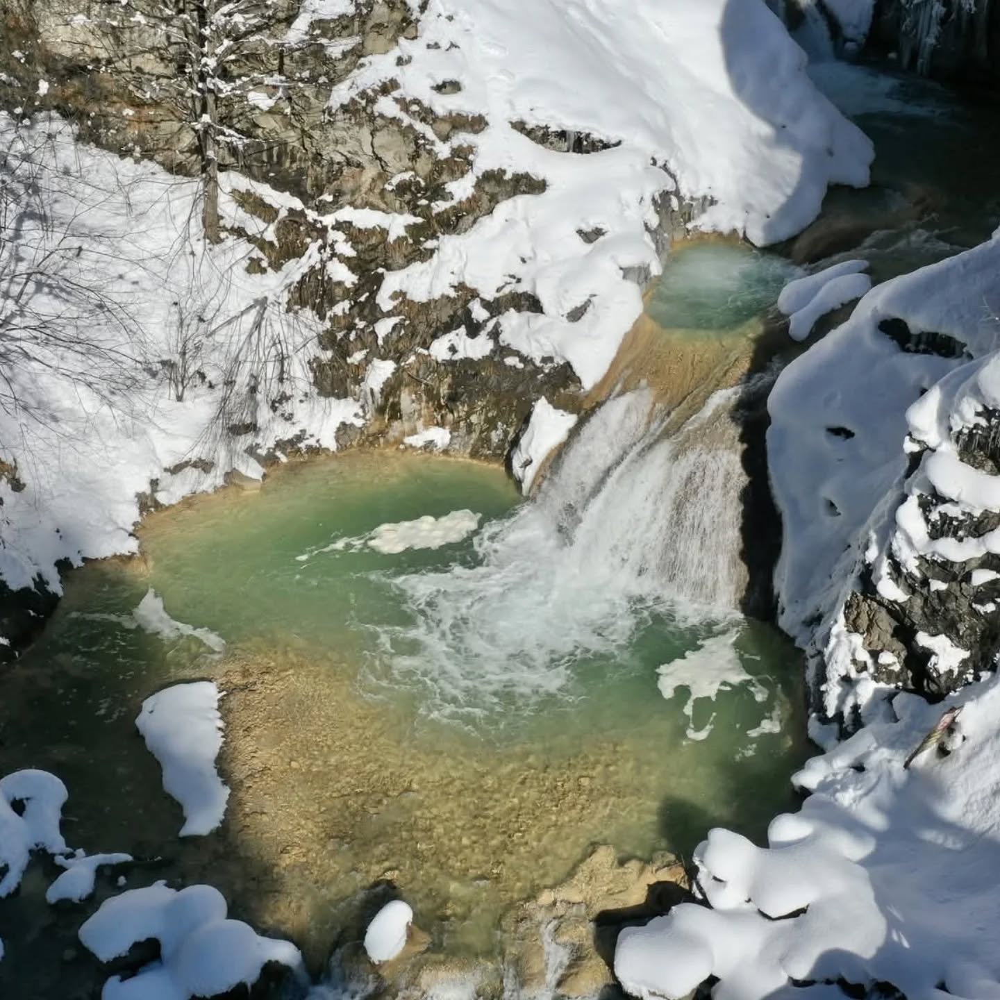 Mavigöl Kuzalan Şelalesi kar manzarası