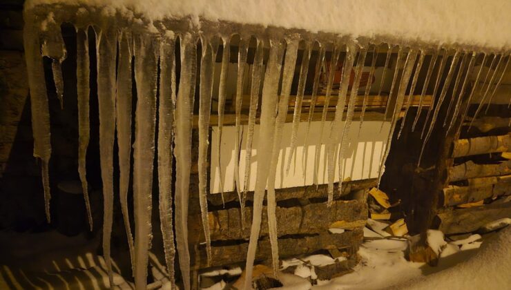 Mesudiye’de Soğuk Hava Etkisini Artırdı: Doğal Manzara Dikkat Çekti