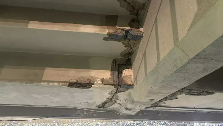 Chelsea taraftarından Napoli stadına tepki: Tribünlerdeki çatlaklar gündem oldu