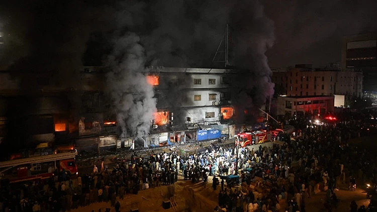 Pakistan AVM yangını