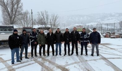 Reşadiye’de yoğun kar yağışına karşı ekipler sahada
