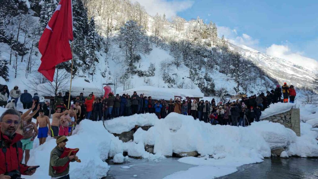 Rize Kış Yüzme Şenliği