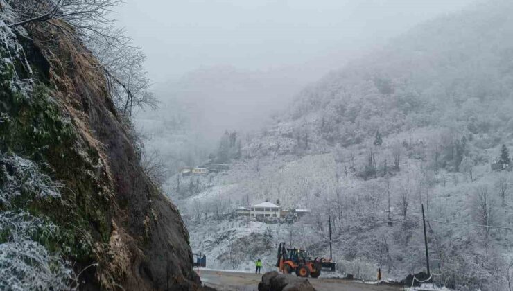 Şalpazarı–Beşikdüzü Yolunda Heyelan Ulaşımı Aksattı