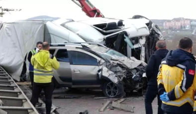 Samsun Canik’te Zincirleme Kaza: TIR Şoförü Hayatını Kaybetti