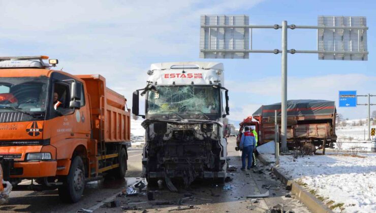 Samsun Havza’da Tır ile Kamyonet Çarpıştı: 2 Yaralı