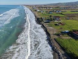 Samsun Yakakent’te Şiddetli Rüzgar Dalgaları Sahili Tahrip Etti