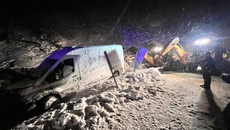 Şebinkarahisar’da Cenaze Aracı Dereye Uçtu: Belediye ve Karayolları Harekete Geçti