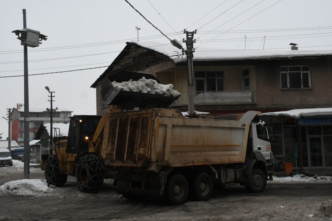 Şebinkarahisar karla mücadele çalışmaları