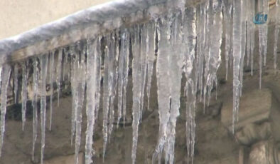 Şebinkarahisar’da Çatılarda Buzlanma Uyarısı