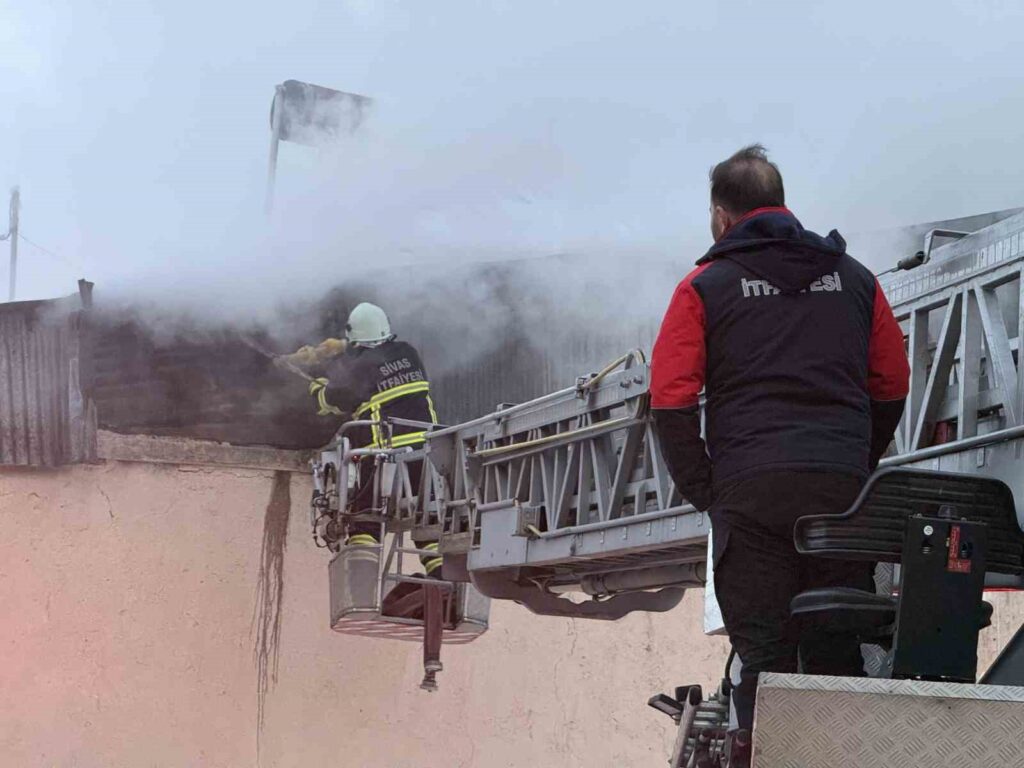 Sivas çatı yangını
