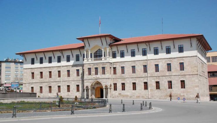 Valilikten kar nedeniyle eğitim kararı: Sivas’ta pazartesi günü okullara ara