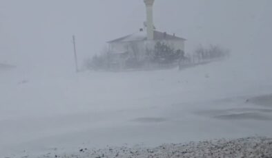 Sivas’ta kar sürprizi yaylaları beyaza bürüdü