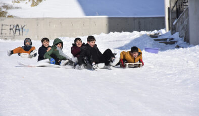 Sivas’ta Öğrencilerin Kar Keyfi Ahşap Kızaklarla Taçlandı