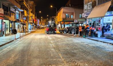 Suşehri Belediyesi’nden karla mücadelede kesintisiz çalışma