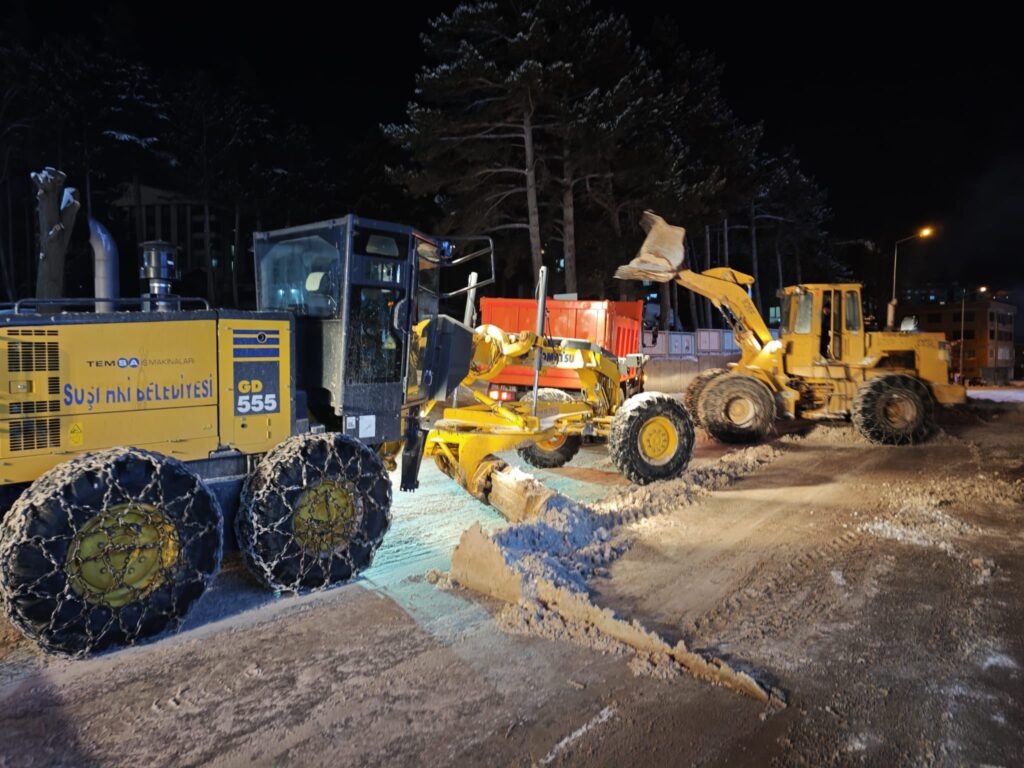 Suşehri Belediyesi kar temizleme çalışmaları