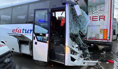 Tuzla’da servis kazası paniğe neden oldu: Çok sayıda yaralı var