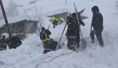 Van’da çığ faciası: Anne ve iki çocuk kurtarıldı