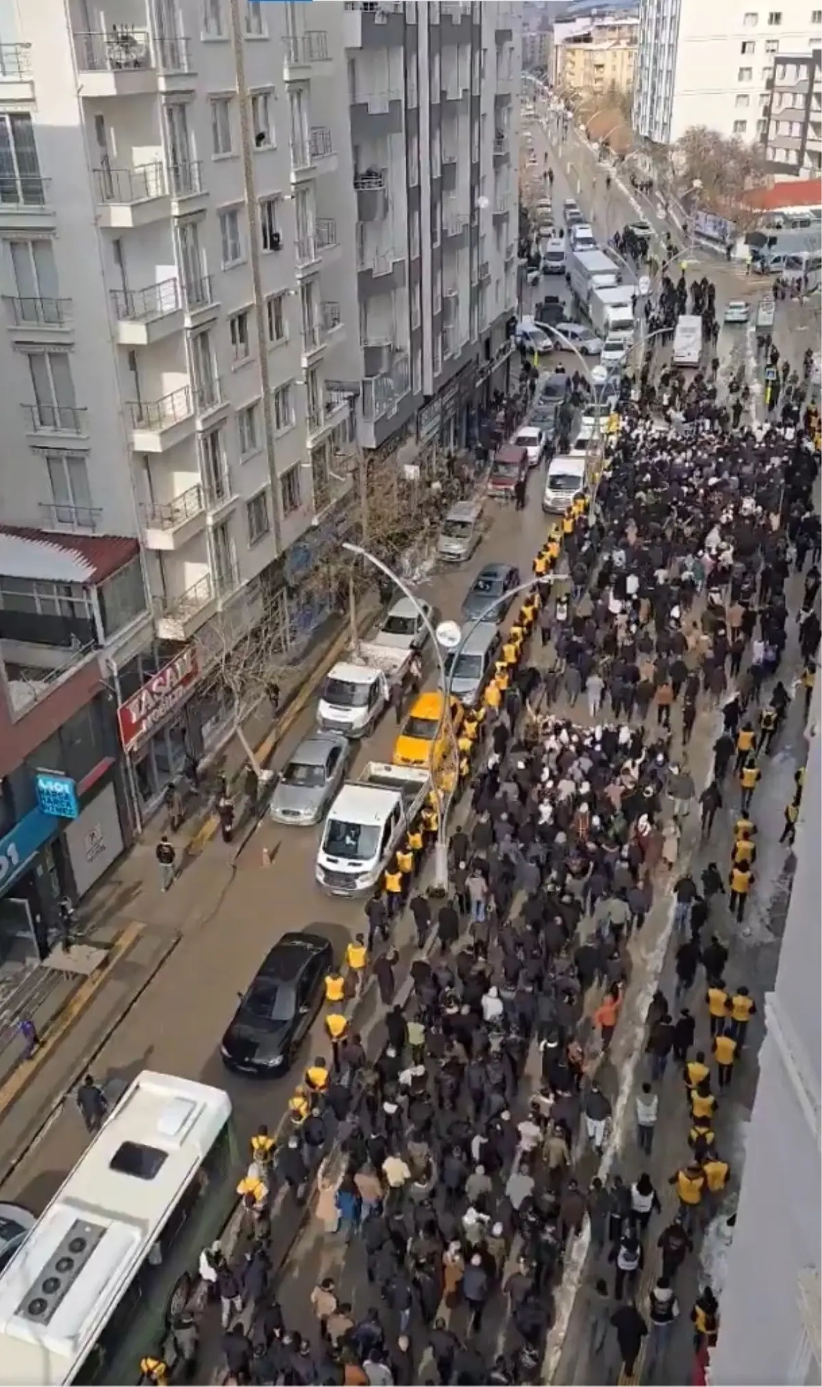 Van ve Ağrı’da izinsiz gösteriler