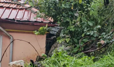 Zonguldak’ta heyelan paniği: Kopan kayalar iki evde hasara yol açtı